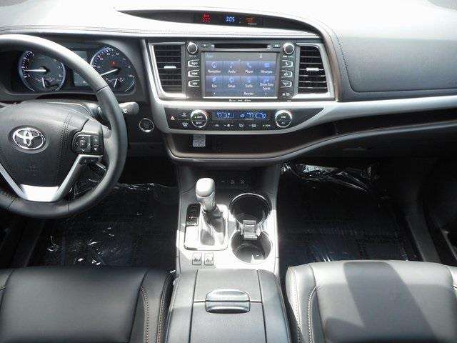 Toyota Highlander 2017 photo 21
